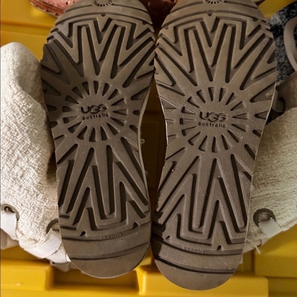 Cream Lace-Up Women's Boots by UGG SZ 8 - Picture 2 of 4